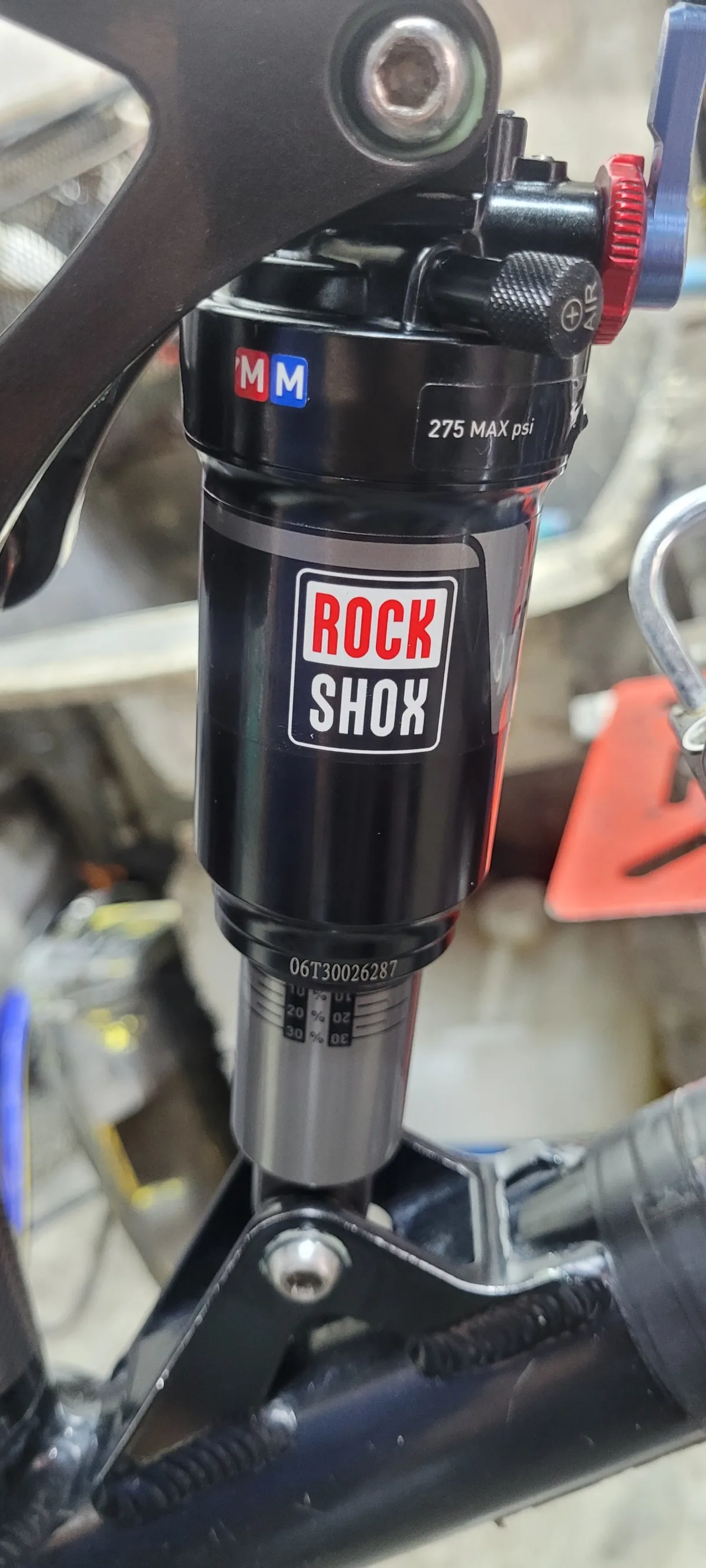 RockShox Monarch RT3 instalado na bicicleta após serviço na Pedal Redondo